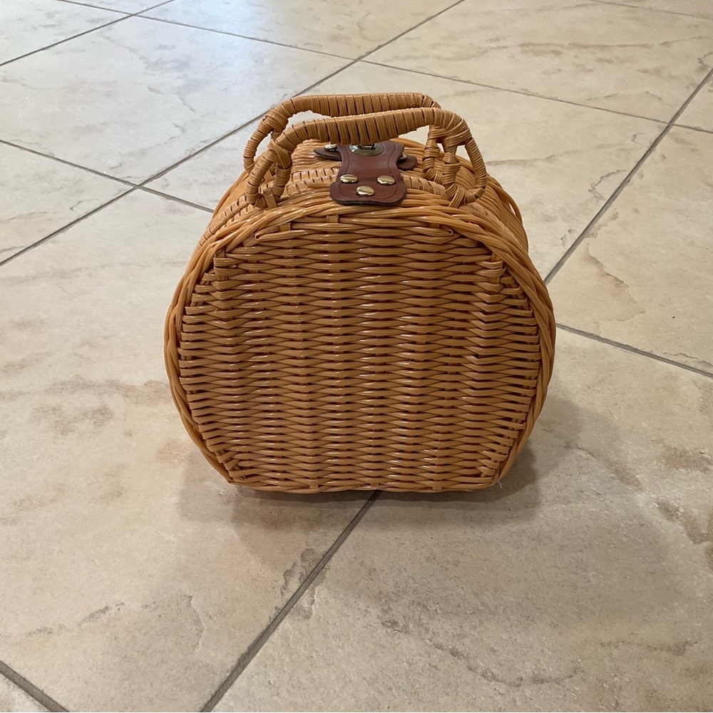 Woven Tan basket bag tea set